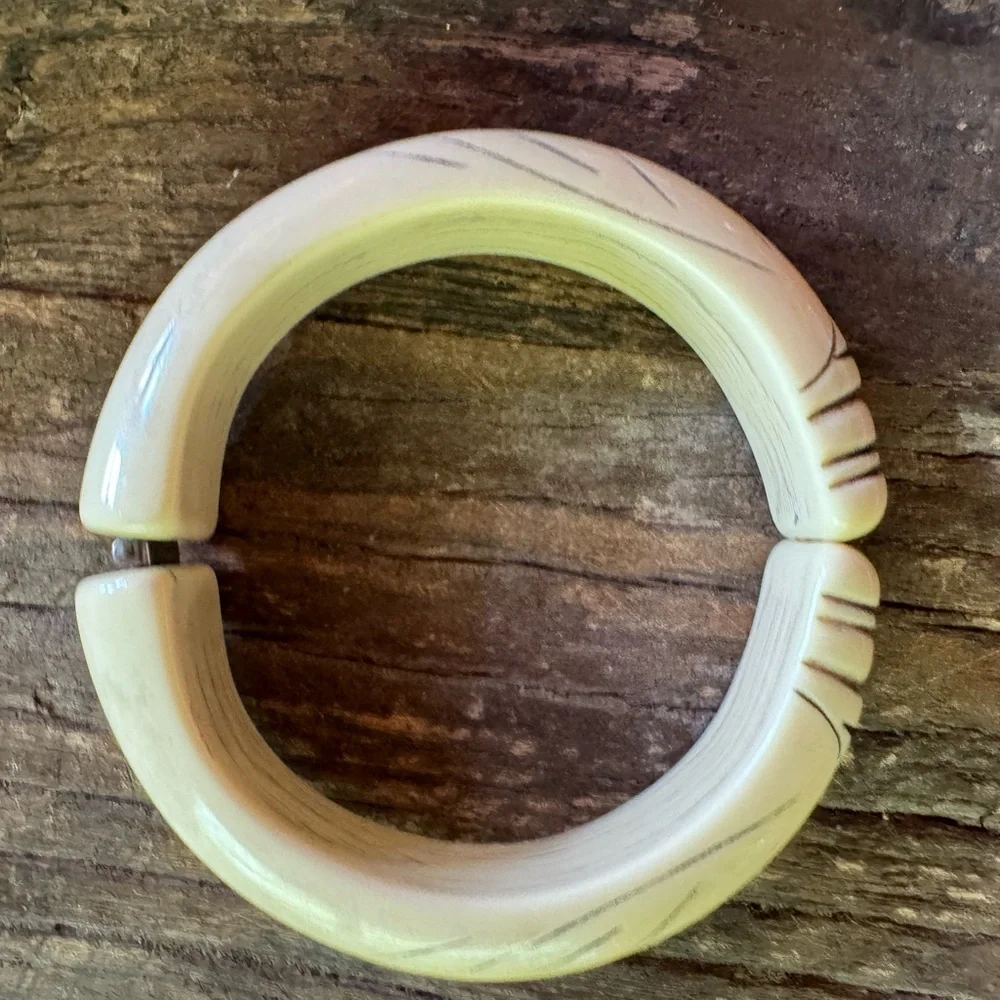 Vintage Carved Resin Cuff Bracelet - Women Jewelry